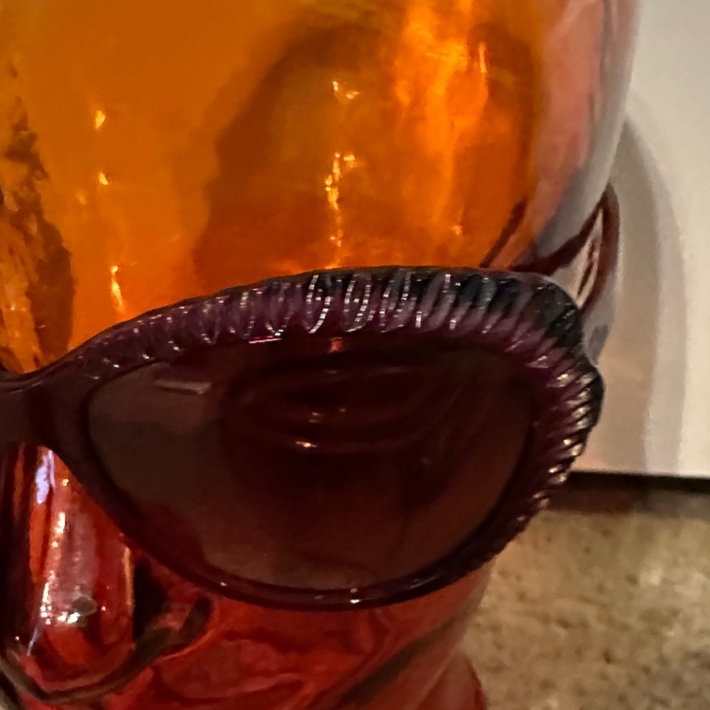 Alexander McQueen Black/Burgundy detail Sunglasses - Picture 3 of 6